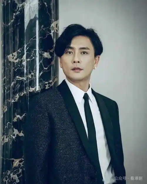 黄宗泽日本街头拍剧被捕获,面容憔悴被指老了10岁!_发型_新剧_先锋