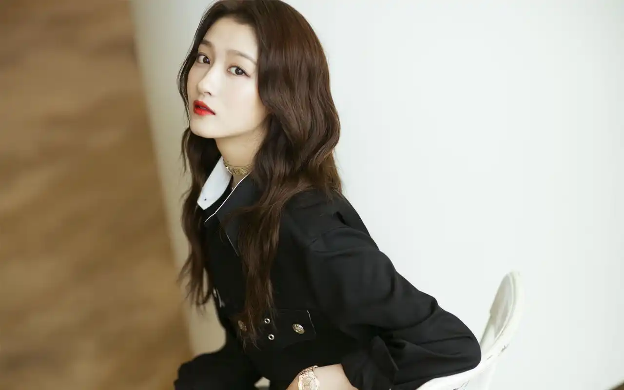 关晓彤性感写真高清电脑桌面壁纸