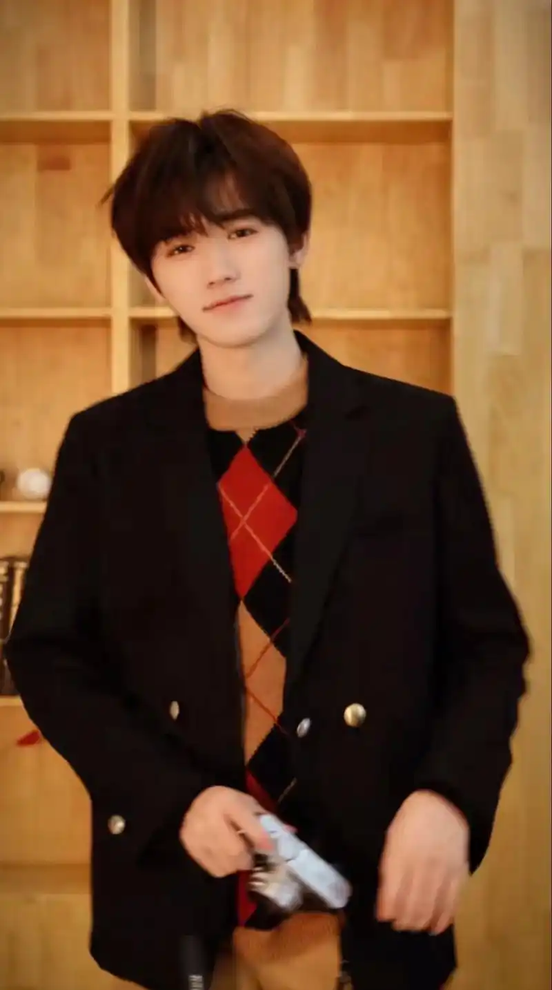 宋亚轩同款.时代少年团宋亚轩用的也是富士x100vi哦,不来