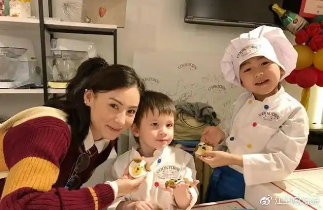 张柏芝自曝三胎儿子近况!长相混血颜值高,网友猜测生父是外国人