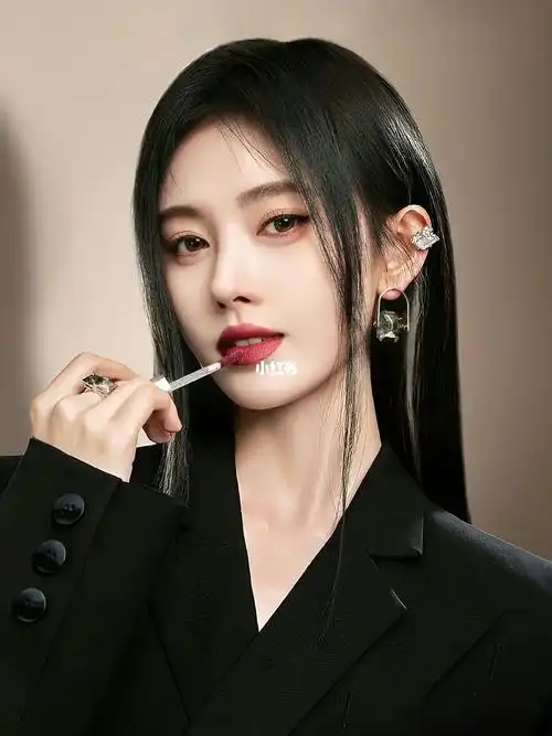 鞠婧祎最新广告大片这个妆容和状态如何