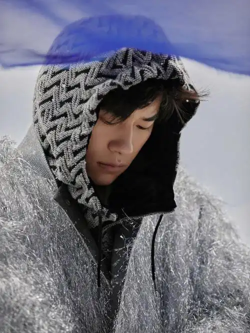 哥的这组冰雪意境大片好绝,这个侧颜谁能顶得住#全世界最好的易烊千玺