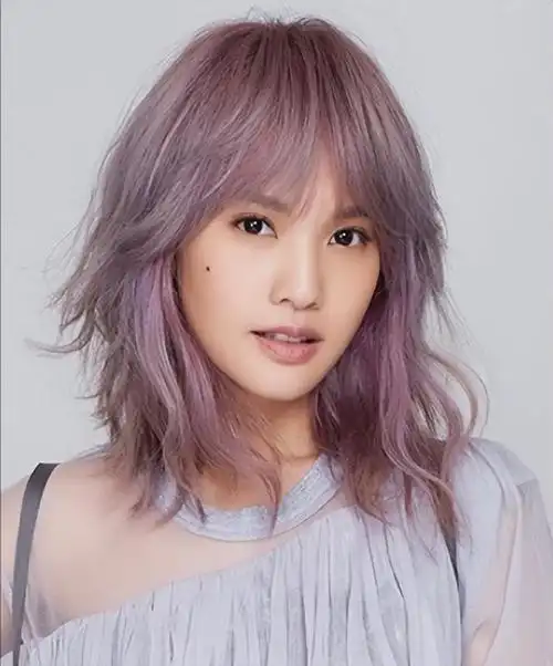 2015年杨丞琳与李荣浩公布了恋情,四年后俩人结婚.