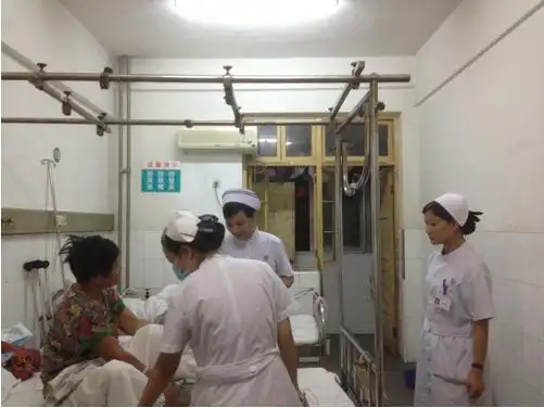 我院护理部组织夜查房