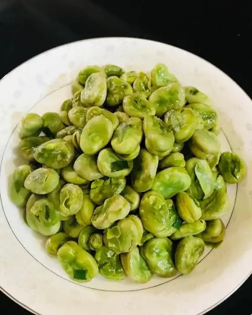 【葱炒蚕豆】乐之小糖菜_下厨房