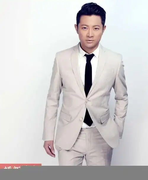 4月9日罗中旭携手中国好声音歌手"唱响吾悦"