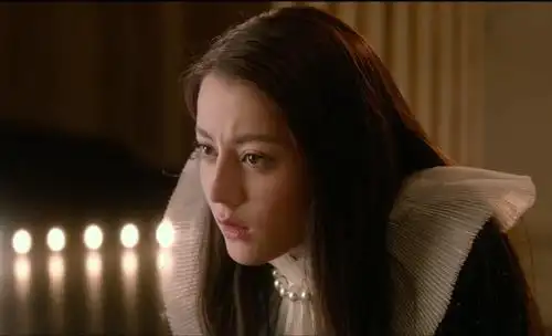 迪丽热巴在《21克拉》中形象是这样的,演技依旧的很棒