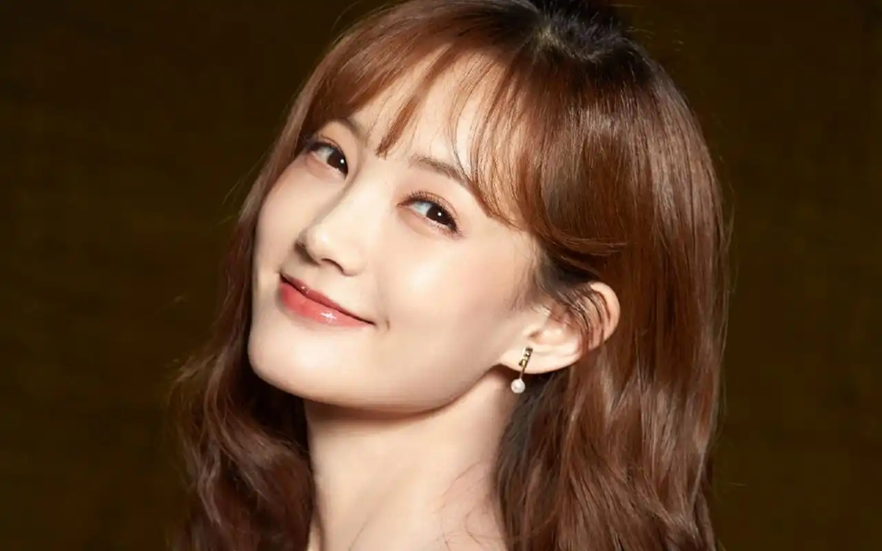 1月6日,继李一桐和毕雯珺传出恋情绯闻后,又有狗仔爆料两人同住一个