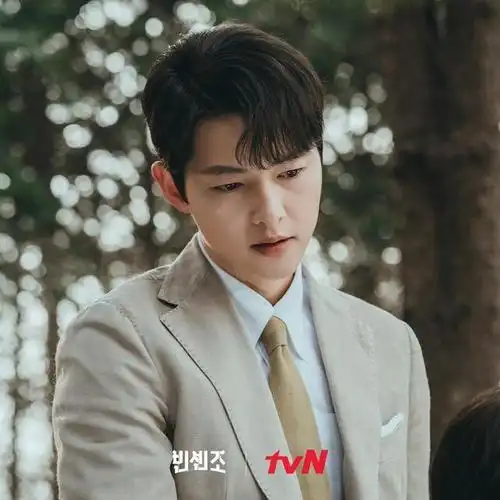 《文森佐》宋仲基与母亲拍遗照,入后悔炼狱,演技入围实至名归