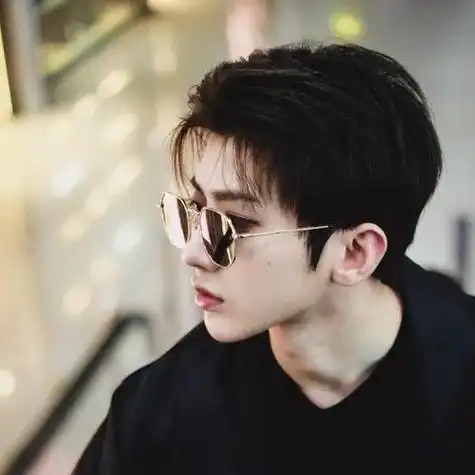 蔡徐坤戴眼镜头像