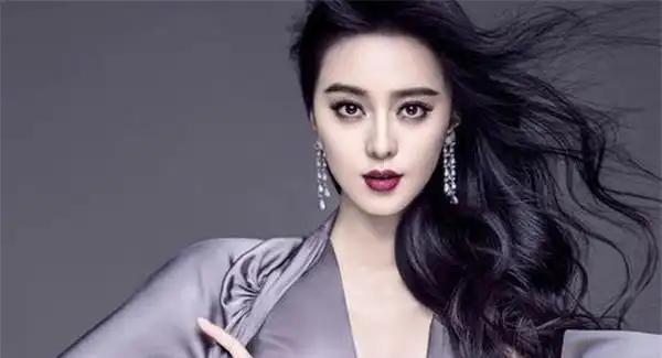 《苹果》,其中是有一场"激情戏",但范冰冰不愿意出演,导演就找到了