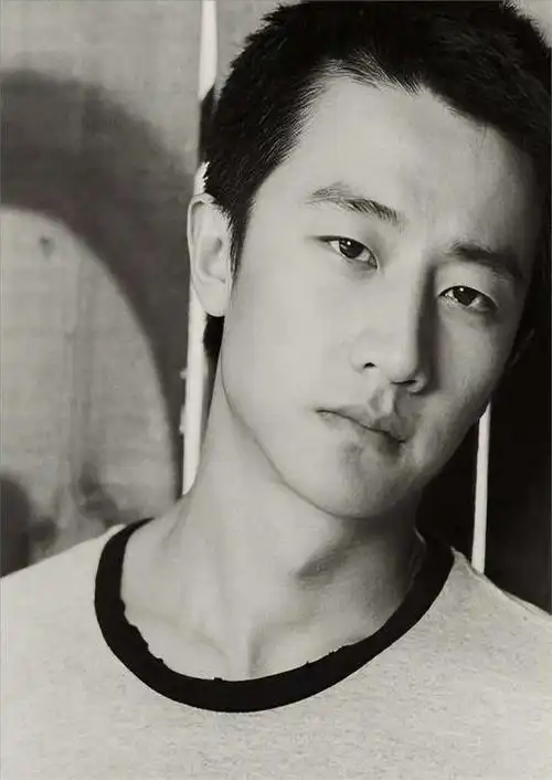 演员黄轩的逆袭史,从无人问津到名导宠儿,几段"情史"太精彩