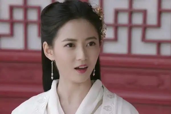 新倚天屠龙记赵敏23集登场英气十足女装却不够娇俏