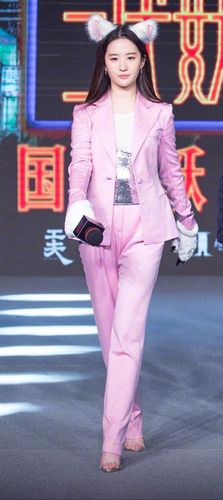 新款明星同款刘亦菲休闲时尚显瘦抑菌粉红色时尚套装