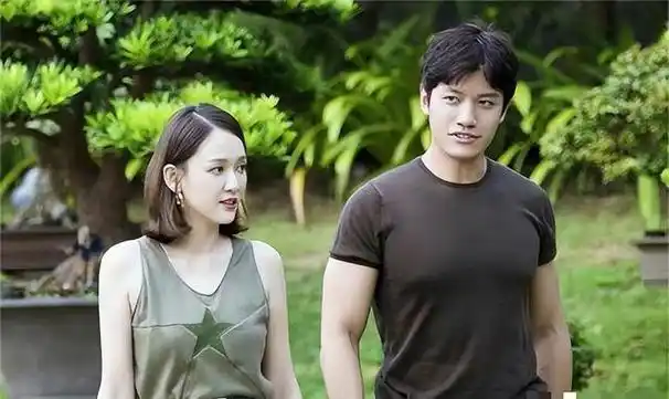 艾伦其实是个圈外人,而且他比陈乔恩小了整整9岁.