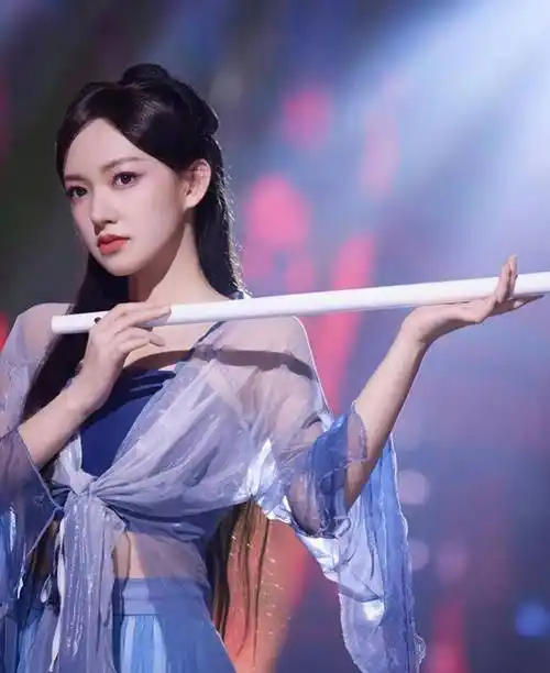 程潇蓝色透明纱衣优美舞台照合集