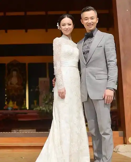 程雷:因患病满头白发,与陈辰相恋7年,42岁娶小18岁娇妻获幸福_上海