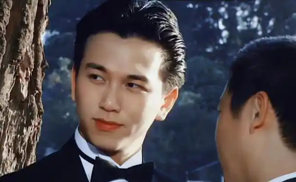 从巅峰落入低谷,"万人迷"温兆伦,为什么突然"消失"?