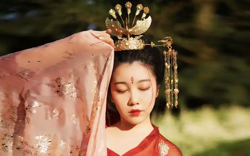 如天汉服发型分享给自己梳一个贵妃的发型