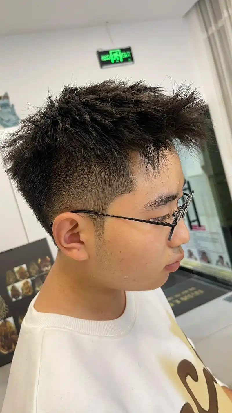 男士摩根.长度5到7厘米前刺摩根烫发,适合各种脸型#前刺发型 - 抖音