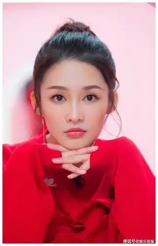 李沁是娱乐圈少有的清流,笑起来甜甜的