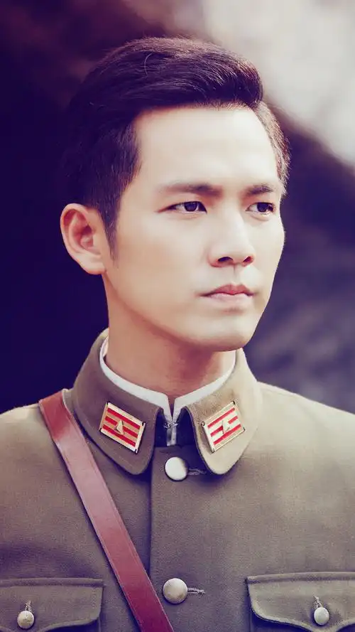 是现代剧中的钟汉良帅呢?还是现实中的本尊帅?