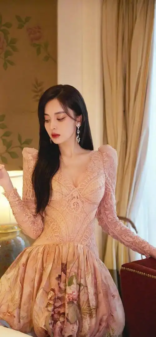 古力娜扎高清壁纸图分享好美好白好瘦啊喜欢的直接收图