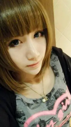 qq头像女生 同一个人要7至8张