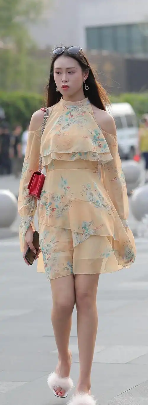 2022年07月01日浏览量:40所属栏目:大腿北京街拍摄影碎花裙白皙美腿