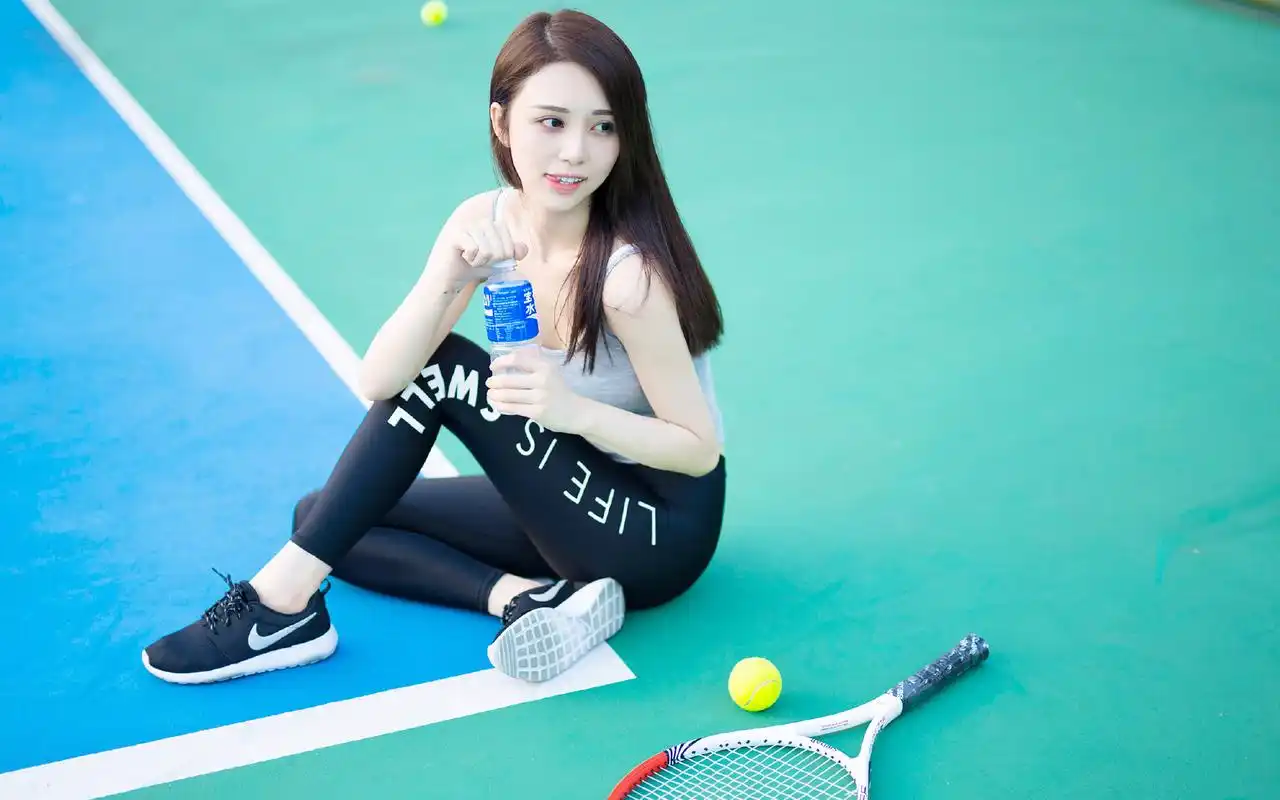 桌面壁纸 美女壁纸 性感美女吊带背心运动写真高清图片壁纸 (4/ 11)