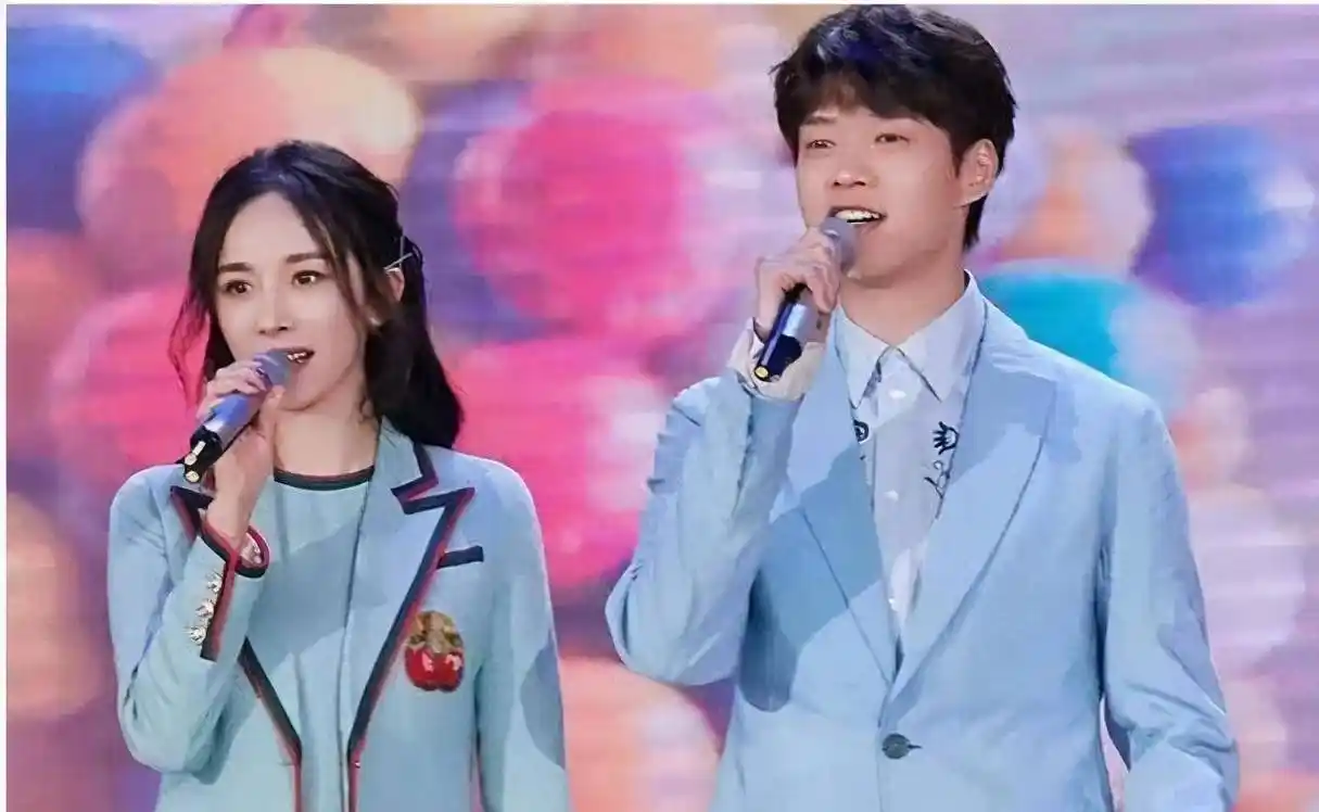 原创暗戳狗粮魏大勋染蓝色头发疑似与杨幂有关女方曾想染此色发系