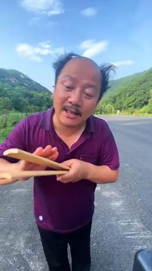 谢广坤这发型,走到哪都是标志,比他的才艺都抢镜!