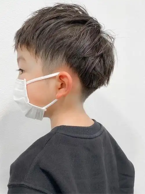 龙年新学期小男孩发型别乱剪,选这几款就对了,个性时尚很帅气