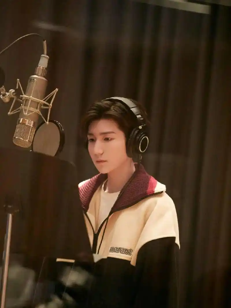 王源#王源《夏野了》实体专辑加售,限时两小时,成绩惊人!王 - 兑趑