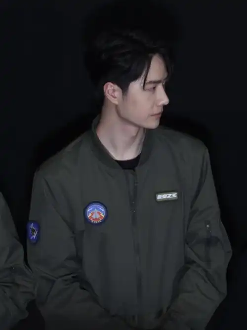 2023是王一博粉丝狂欢又忙碌的一年,多部电影接踵上映,王一博凭借其