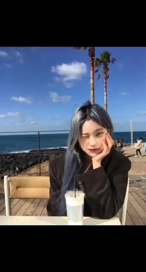 发色 #蓝色头发 #蓝色大海的传说 你的头发里有星辰大海