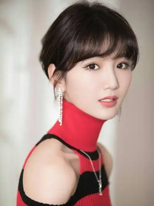 毛晓彤近照,盈盈一握的细腰无比吸睛,整体看上去时尚又迷人_陈翔_贝