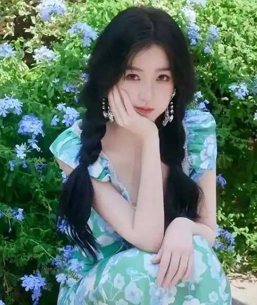 虞书欣最新照片公开!