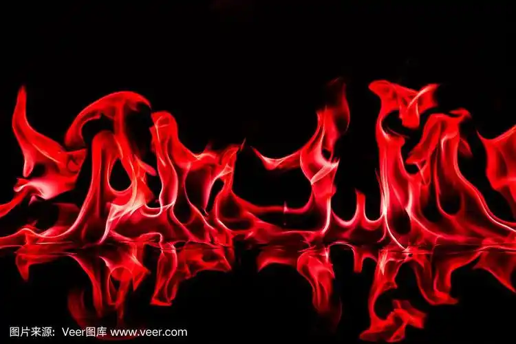 红色的火焰在黑色上燃烧