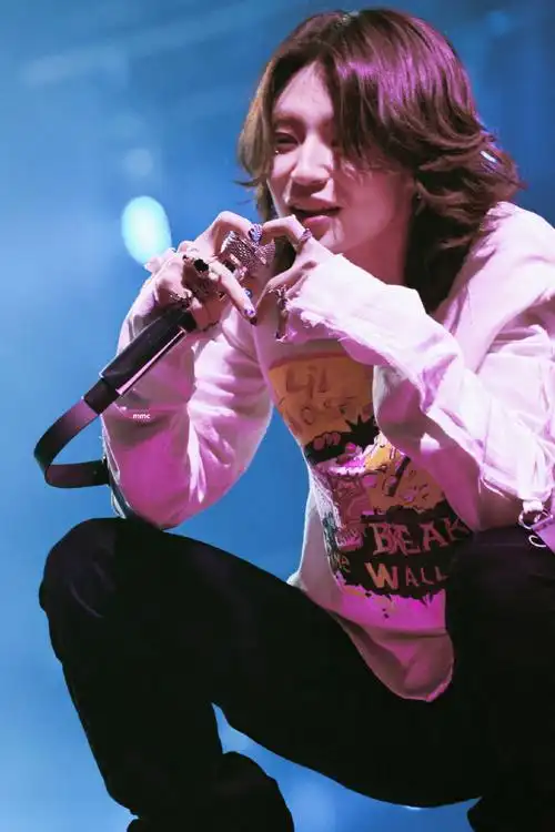 小鬼王琳凯超话#小鬼南京演唱会#24/06/10 南京巡演随便来几张@小鬼