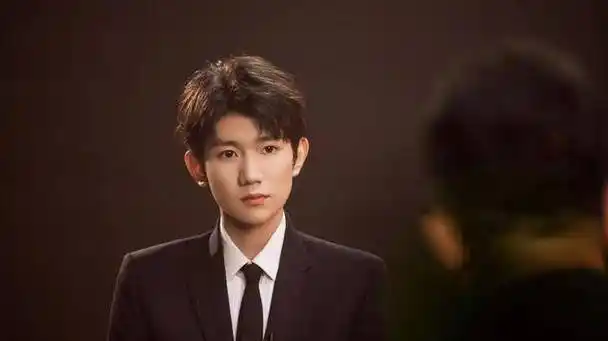 首位00后作家,褪去明星光环,王源这一身份更耀眼_青年_品质_偶像