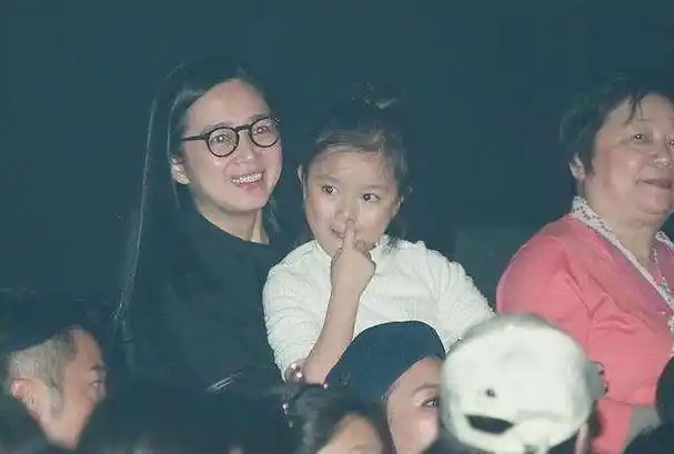 "模范爸爸"刘德华:为女儿雇了4个保镖3个保姆,每月花去41万