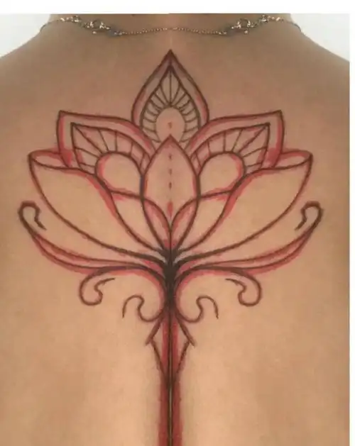 简笔莲花纹身图片_背部简笔线条纹身图案