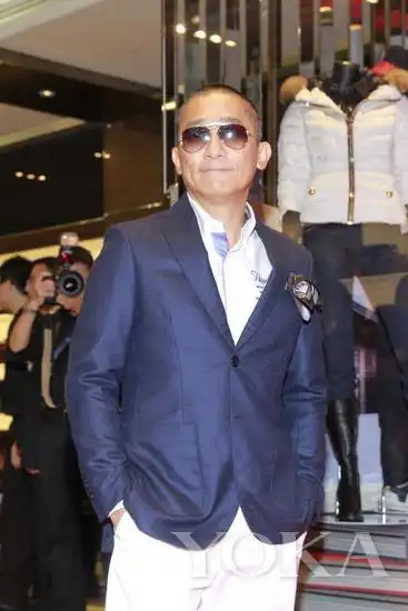 梁朝伟寸头造型亮相 显沧桑大叔范