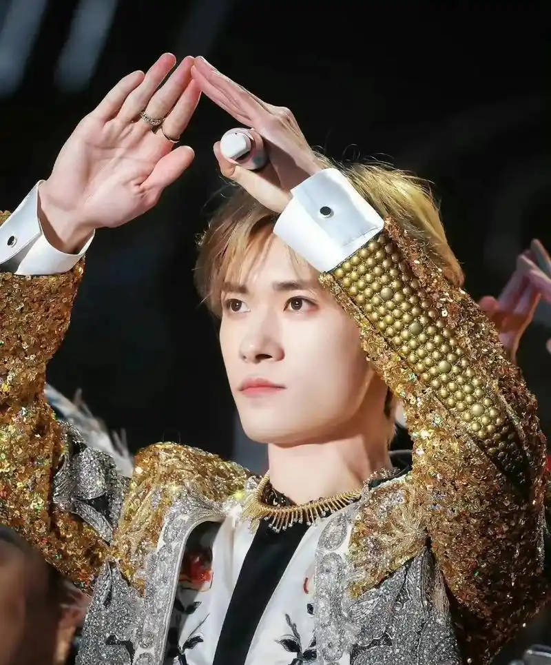 易烊千玺 #舞台玺 #易烊千玺唱大花 - 抖音