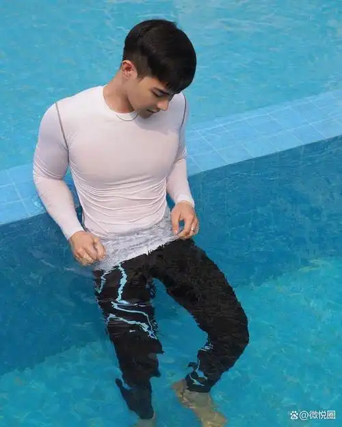 努力追梦的小鲜肉,用青春雕琢自我,朝着肌肉男进击!