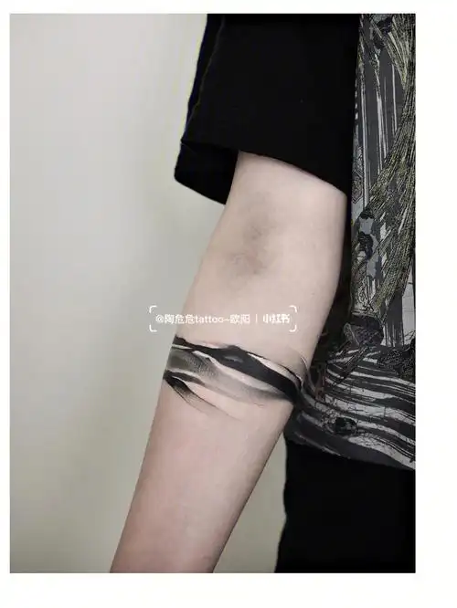 水墨臂环纹身消逝的文字一tattoo北京