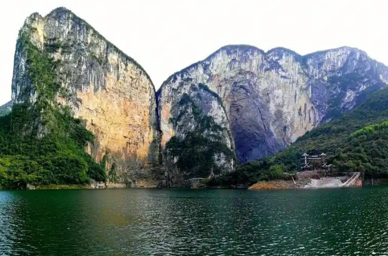 大清江国际旅游度假区,自恩施市汾水河至巴东县水布垭,全长87公里,是