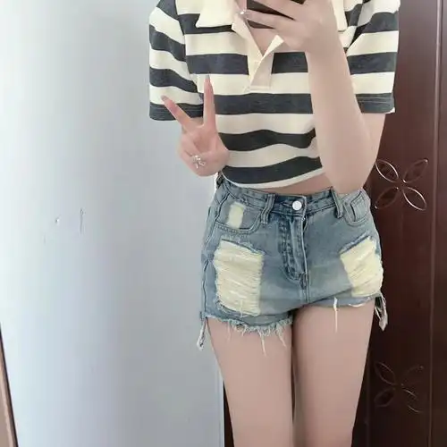 夏日时尚感牛仔破洞短裤