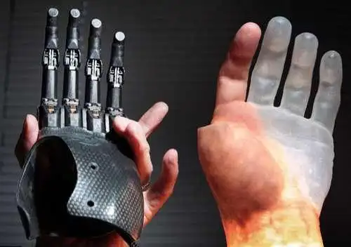 英国推出全球首套仿真手指 可用意志操控(图)